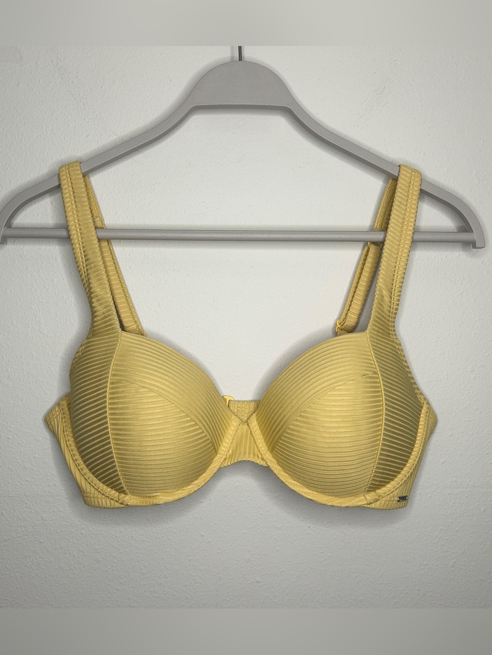 Victoria's Secret Size XL Textured Butter Yellow Push-Up Bikini Top